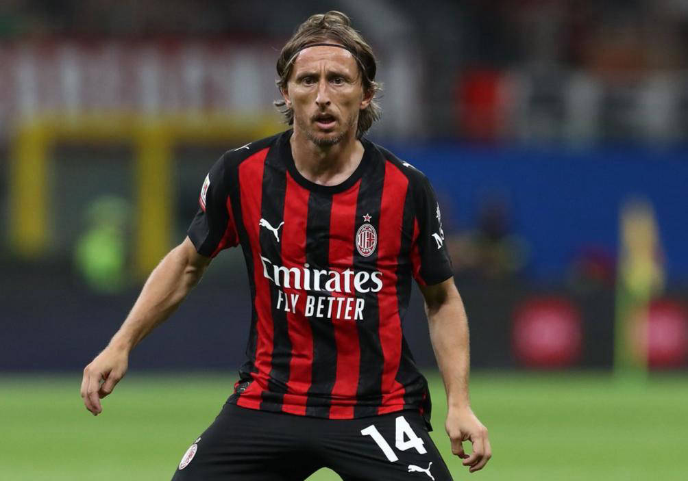 记者：球员间有梅西和德保罗这般挚友很棒，球队间有就很怪了