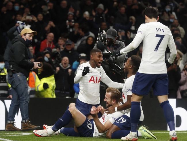 巴特萨吉感谢球迷支持，庆祝球队重要胜利