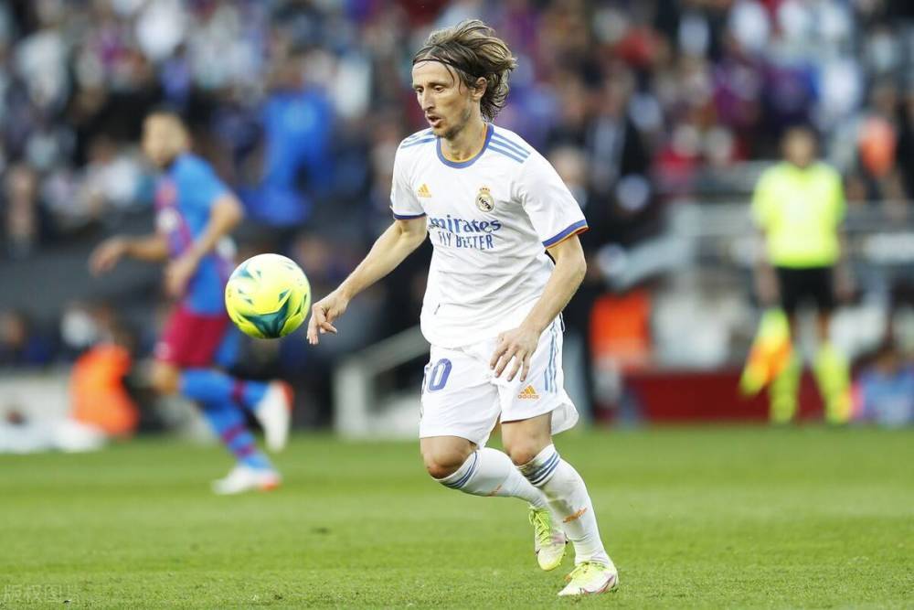 2025年成都混合团体世界杯第二阶段，日乒以8-0战胜瑞典队，取得六连胜，雪藏张本兄妹，伊藤美诚、松岛辉空表现强势。